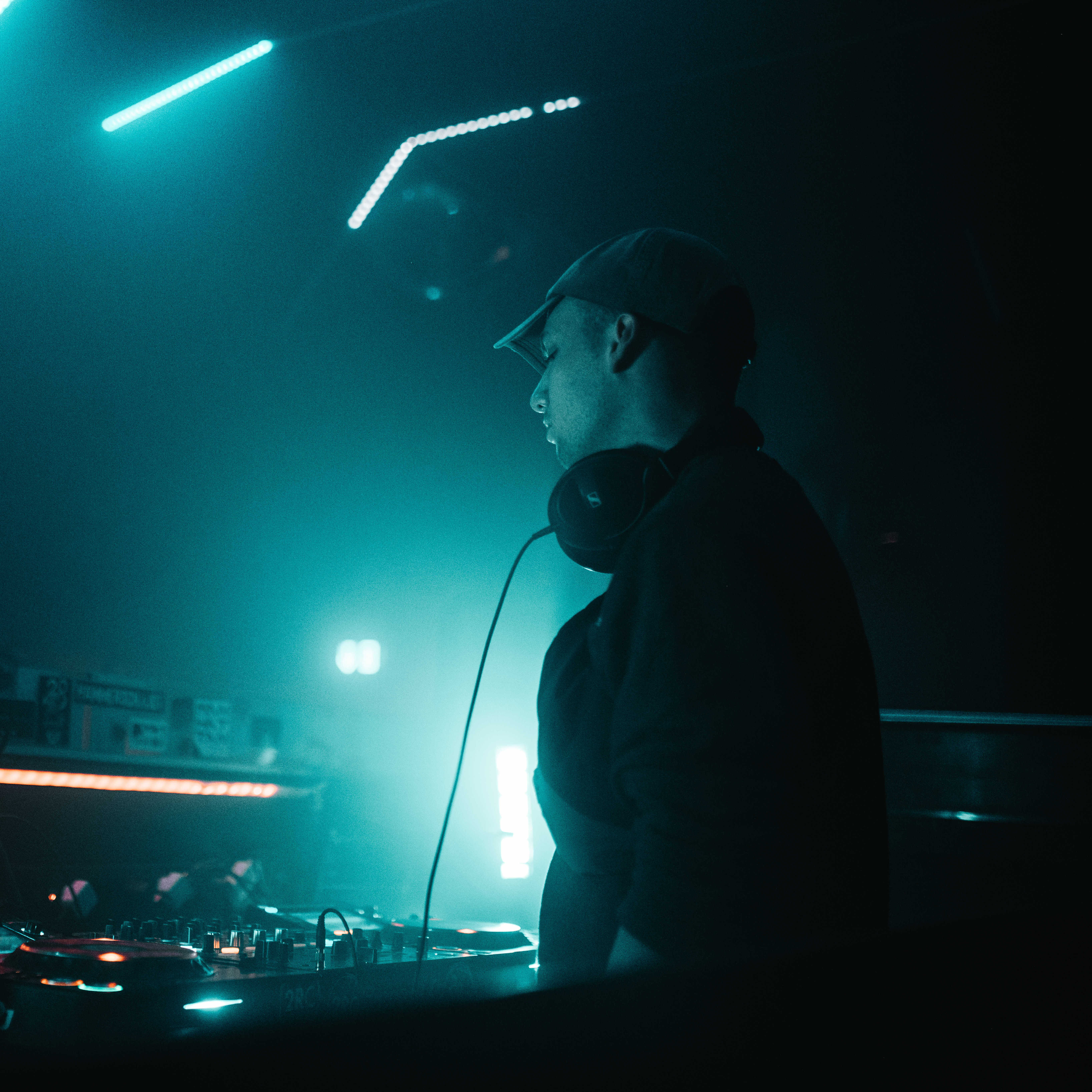 Hauke Steinbach performing in a club setting